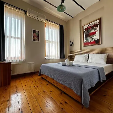 Daire 2br, 2ba, 4th Floor Of Historical Building ,galata İstanbul