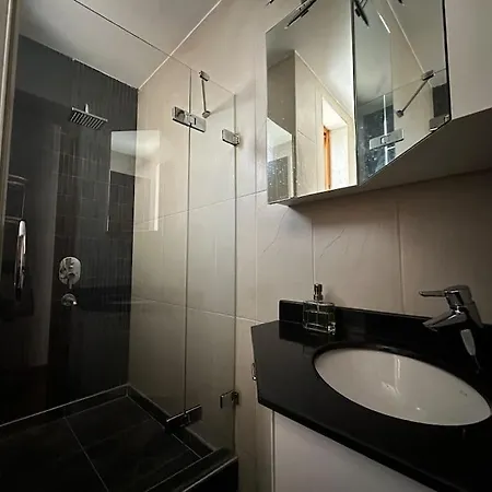 Daire 2br, 2ba, 4th Floor Of Historical Building ,galata