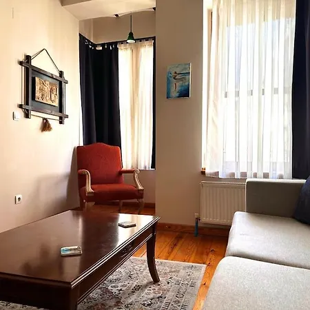 Apartment 2br, 2ba, 4th Floor Of Historical Building ,galata Istanbul