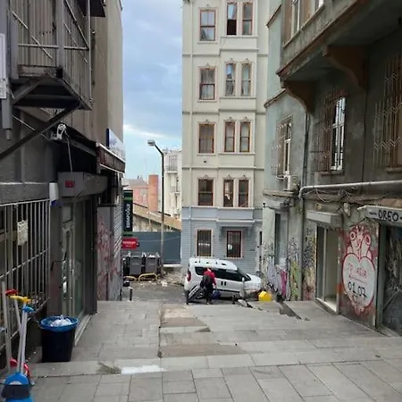 Apartament 2br, 2ba, 4th Floor Of Historical Building ,galata