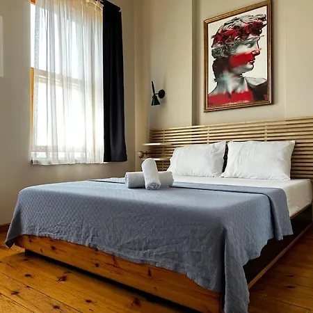 Appartement 2br, 2ba, 4th Floor Of Historical Building ,galata Istambul