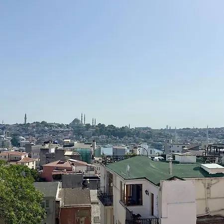 Appartement 2br, 2ba, 4th Floor Of Historical Building ,galata *
